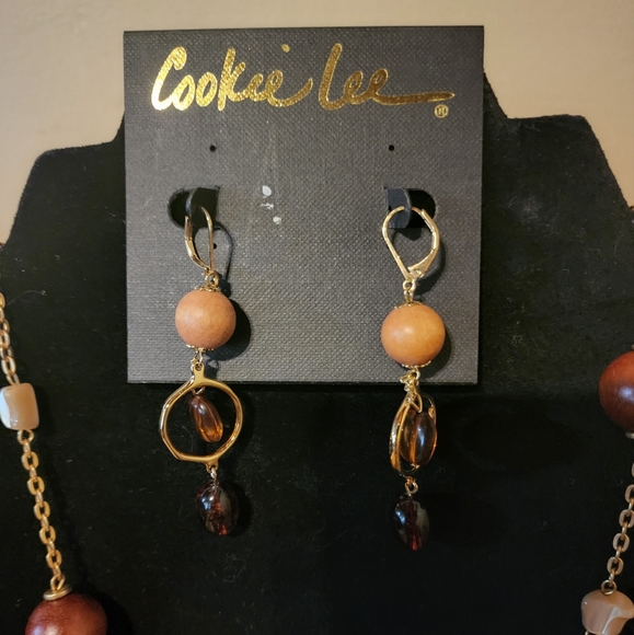 Cookie Lee Mother of Pearl Jewelry Set - Picture 5 of 8